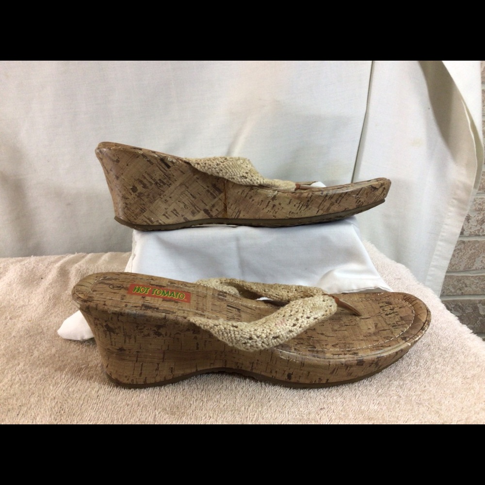 Woman’s Sz 12 HOT TOMATO Wed Cork Look Slide On Thong Sandal Cream Color